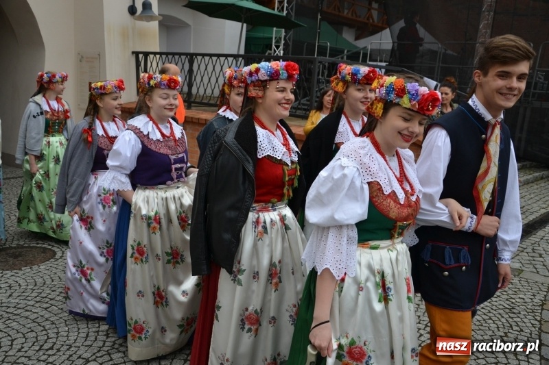 Zdjęcie w galerii na portalu naszraciborz.pl: Śląsk Kraina Wielu Kultur - występy zespołów na Zamku Piastowskim wiadomości z regionu