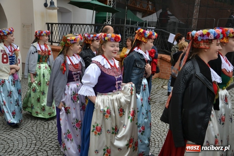 Zdjęcie w galerii na portalu naszraciborz.pl: Śląsk Kraina Wielu Kultur - występy zespołów na Zamku Piastowskim wiadomości z regionu