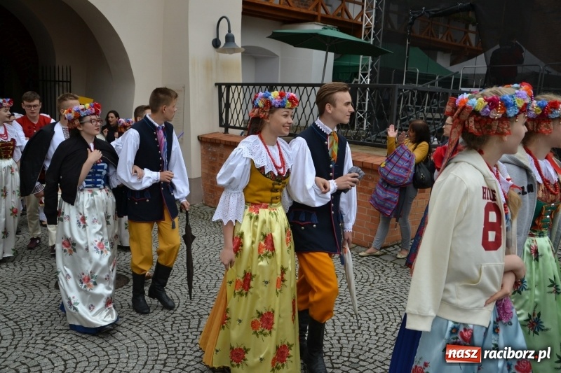 Zdjęcie w galerii na portalu naszraciborz.pl: Śląsk Kraina Wielu Kultur - występy zespołów na Zamku Piastowskim wiadomości z regionu