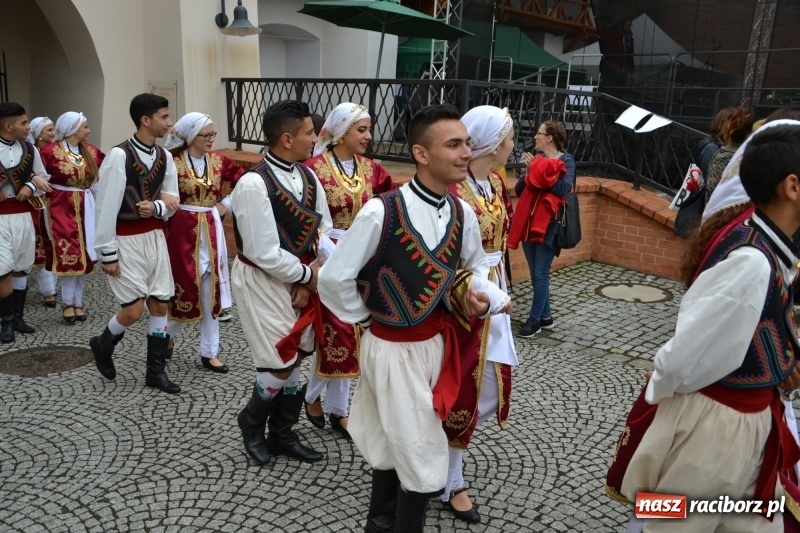 Zdjęcie w galerii na portalu naszraciborz.pl: Śląsk Kraina Wielu Kultur - występy zespołów na Zamku Piastowskim wiadomości z regionu