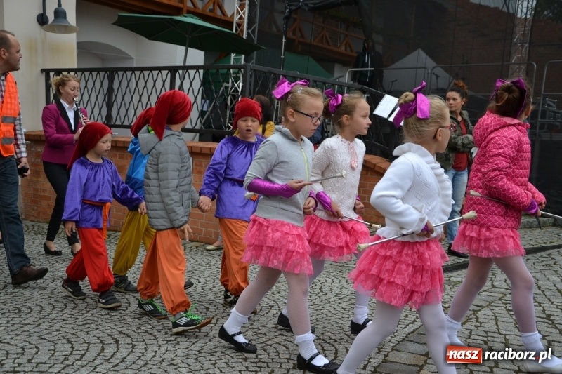 Zdjęcie w galerii na portalu naszraciborz.pl: Śląsk Kraina Wielu Kultur - występy zespołów na Zamku Piastowskim wiadomości z regionu
