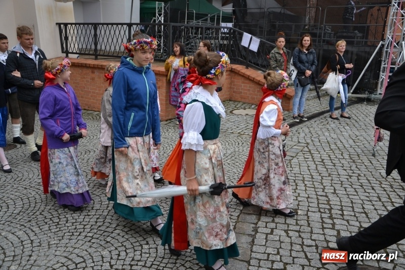 Zdjęcie w galerii na portalu naszraciborz.pl: Śląsk Kraina Wielu Kultur - występy zespołów na Zamku Piastowskim wiadomości z regionu