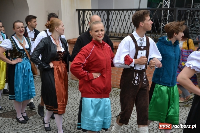 Zdjęcie w galerii na portalu naszraciborz.pl: Śląsk Kraina Wielu Kultur - występy zespołów na Zamku Piastowskim wiadomości z regionu