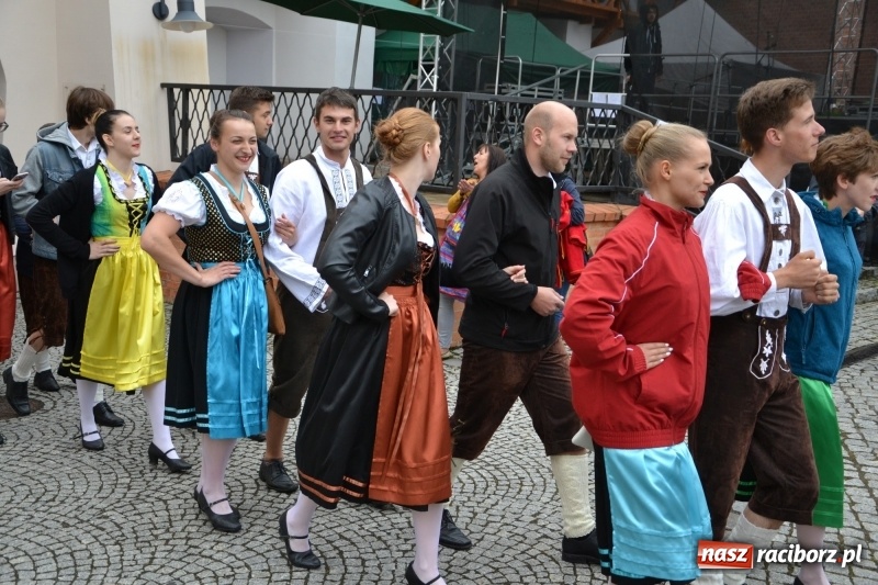 Zdjęcie w galerii na portalu naszraciborz.pl: Śląsk Kraina Wielu Kultur - występy zespołów na Zamku Piastowskim wiadomości z regionu