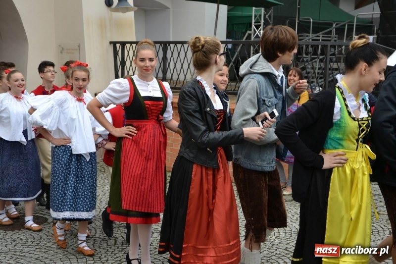 Zdjęcie w galerii na portalu naszraciborz.pl: Śląsk Kraina Wielu Kultur - występy zespołów na Zamku Piastowskim wiadomości z regionu