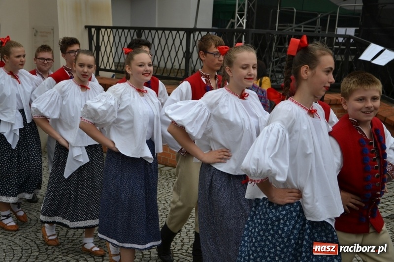 Zdjęcie w galerii na portalu naszraciborz.pl: Śląsk Kraina Wielu Kultur - występy zespołów na Zamku Piastowskim wiadomości z regionu