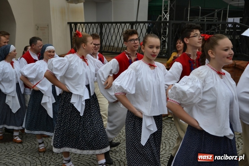 Zdjęcie w galerii na portalu naszraciborz.pl: Śląsk Kraina Wielu Kultur - występy zespołów na Zamku Piastowskim wiadomości z regionu