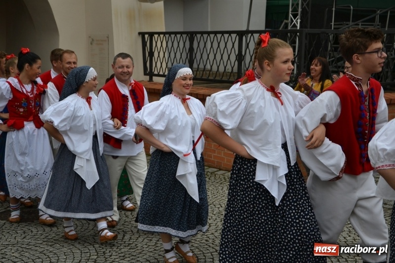 Zdjęcie w galerii na portalu naszraciborz.pl: Śląsk Kraina Wielu Kultur - występy zespołów na Zamku Piastowskim wiadomości z regionu