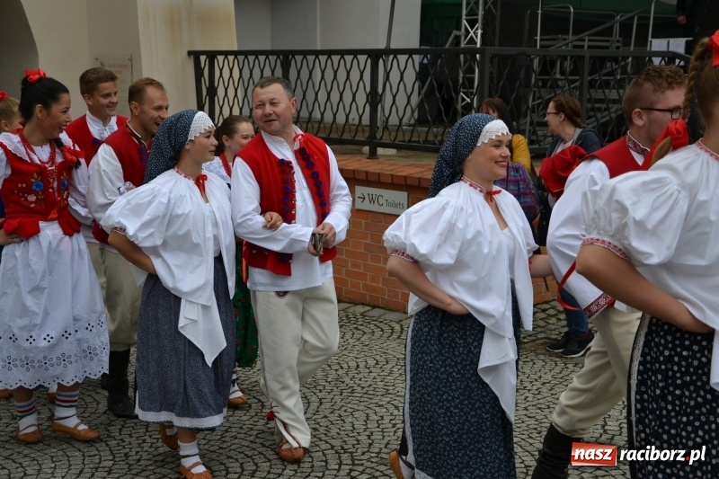 Zdjęcie w galerii na portalu naszraciborz.pl: Śląsk Kraina Wielu Kultur - występy zespołów na Zamku Piastowskim wiadomości z regionu