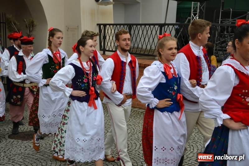 Zdjęcie w galerii na portalu naszraciborz.pl: Śląsk Kraina Wielu Kultur - występy zespołów na Zamku Piastowskim wiadomości z regionu