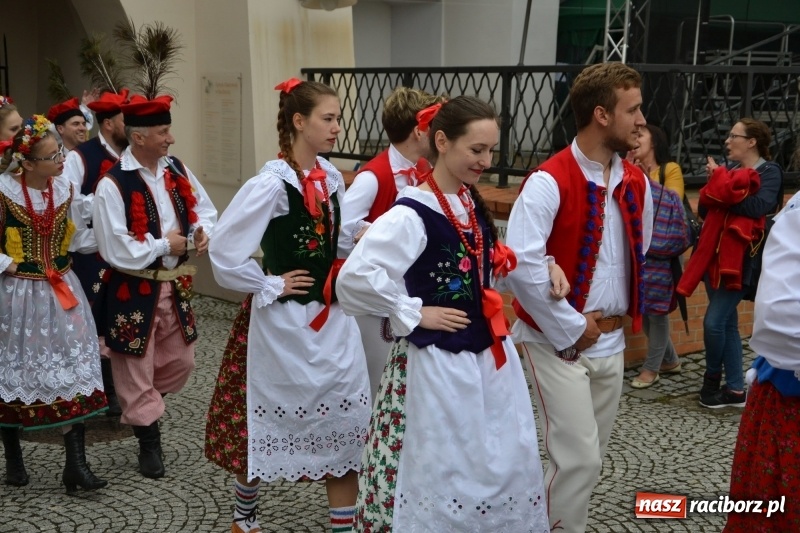 Zdjęcie w galerii na portalu naszraciborz.pl: Śląsk Kraina Wielu Kultur - występy zespołów na Zamku Piastowskim wiadomości z regionu