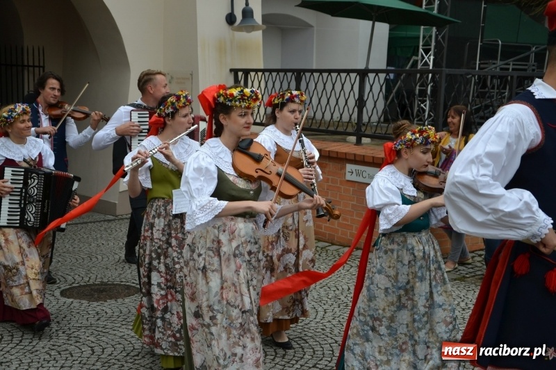 Zdjęcie w galerii na portalu naszraciborz.pl: Śląsk Kraina Wielu Kultur - występy zespołów na Zamku Piastowskim wiadomości z regionu