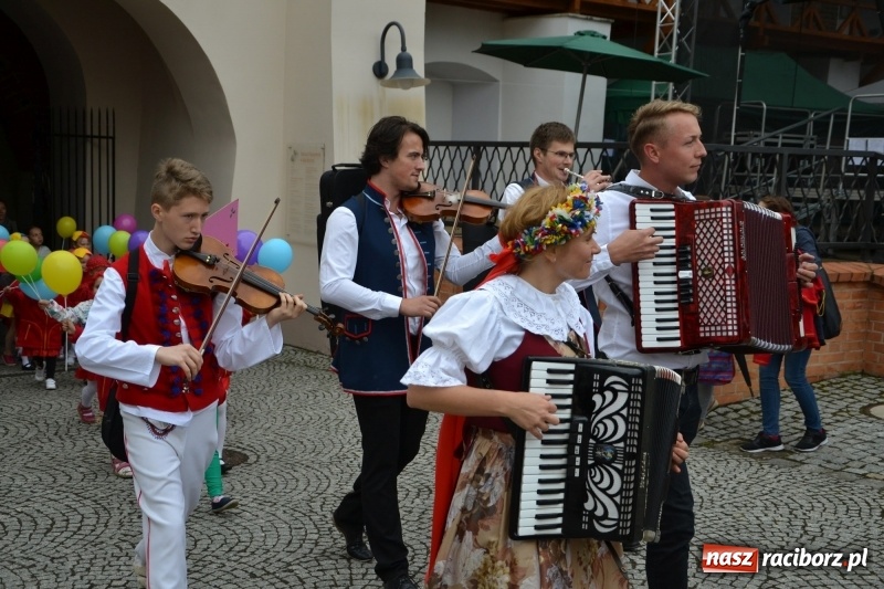 Zdjęcie w galerii na portalu naszraciborz.pl: Śląsk Kraina Wielu Kultur - występy zespołów na Zamku Piastowskim wiadomości z regionu