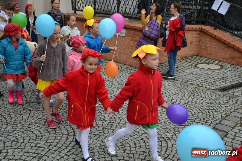 Zdjęcie w galerii na portalu naszraciborz.pl: Śląsk Kraina Wielu Kultur - występy zespołów na Zamku Piastowskim wiadomości z regionu