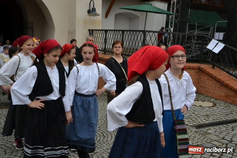 Zdjęcie w galerii na portalu naszraciborz.pl: Śląsk Kraina Wielu Kultur - występy zespołów na Zamku Piastowskim wiadomości z regionu