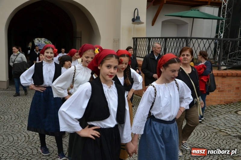 Zdjęcie w galerii na portalu naszraciborz.pl: Śląsk Kraina Wielu Kultur - występy zespołów na Zamku Piastowskim wiadomości z regionu
