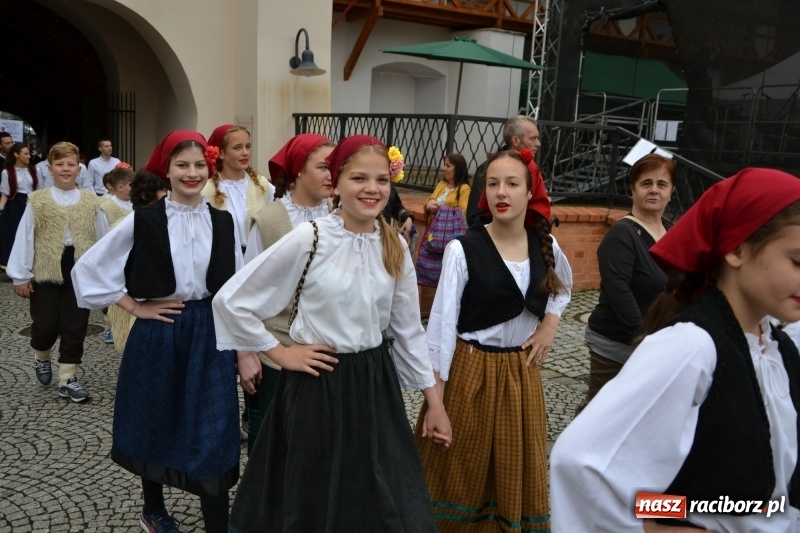 Zdjęcie w galerii na portalu naszraciborz.pl: Śląsk Kraina Wielu Kultur - występy zespołów na Zamku Piastowskim wiadomości z regionu