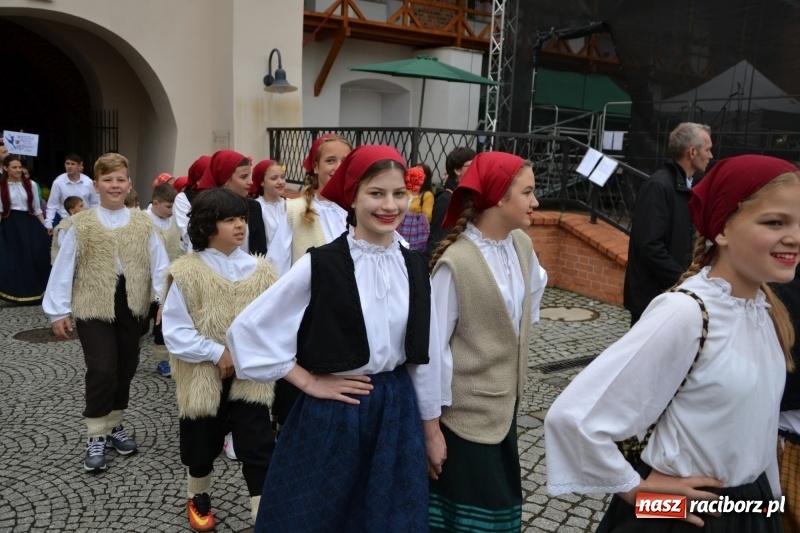 Zdjęcie w galerii na portalu naszraciborz.pl: Śląsk Kraina Wielu Kultur - występy zespołów na Zamku Piastowskim wiadomości z regionu