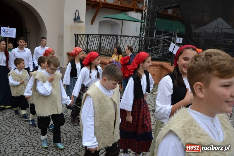 Zdjęcie w galerii na portalu naszraciborz.pl: Śląsk Kraina Wielu Kultur - występy zespołów na Zamku Piastowskim wiadomości z regionu