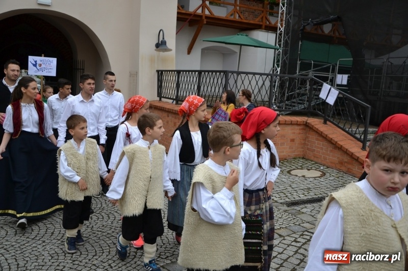Zdjęcie w galerii na portalu naszraciborz.pl: Śląsk Kraina Wielu Kultur - występy zespołów na Zamku Piastowskim wiadomości z regionu