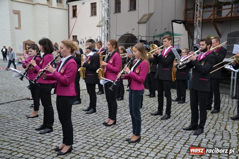 Zdjęcie w galerii na portalu naszraciborz.pl: Śląsk Kraina Wielu Kultur - występy zespołów na Zamku Piastowskim wiadomości z regionu