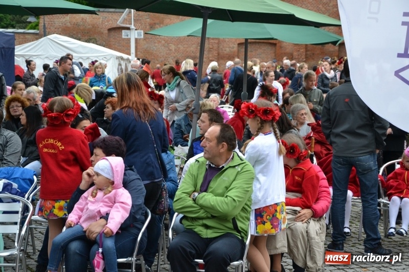 Zdjęcie w galerii na portalu naszraciborz.pl: Śląsk Kraina Wielu Kultur - występy zespołów na Zamku Piastowskim wiadomości z regionu