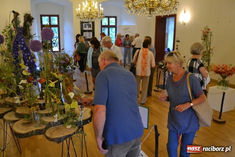 Zdjęcie w galerii na portalu naszraciborz.pl: III Krajowe Mistrzostwa Florystyczne Regionu Śląsko-Opolskiego - raciborzanin z nagrodą publiczności  wiadomości z regionu