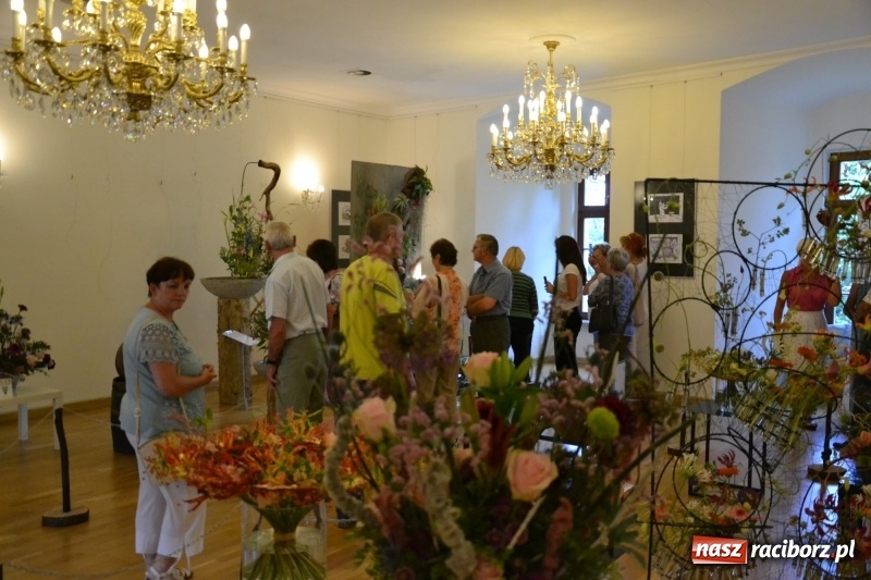 Zdjęcie w galerii na portalu naszraciborz.pl: III Krajowe Mistrzostwa Florystyczne Regionu Śląsko-Opolskiego - raciborzanin z nagrodą publiczności  wiadomości z regionu
