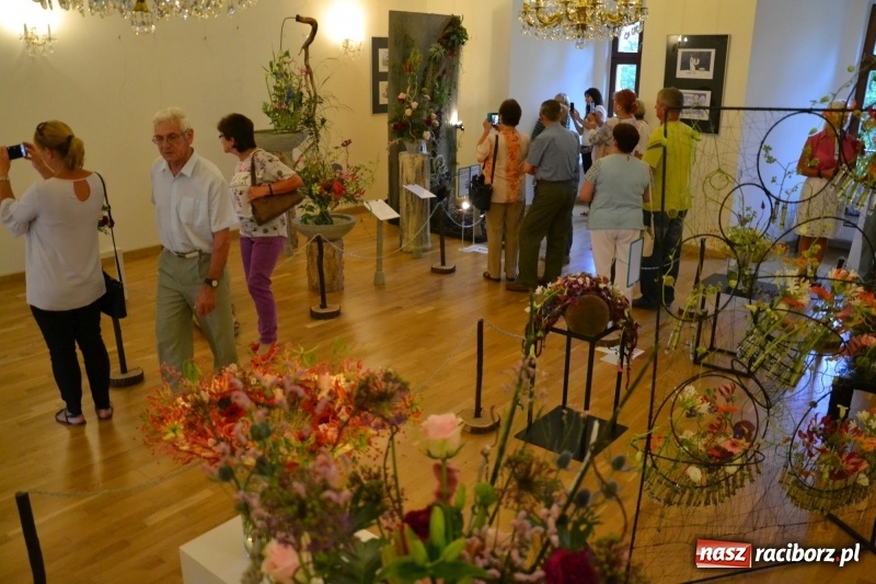 Zdjęcie w galerii na portalu naszraciborz.pl: III Krajowe Mistrzostwa Florystyczne Regionu Śląsko-Opolskiego - raciborzanin z nagrodą publiczności  wiadomości z regionu