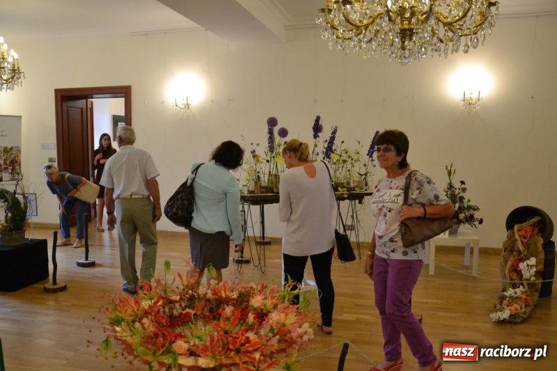 Zdjęcie w galerii na portalu naszraciborz.pl: III Krajowe Mistrzostwa Florystyczne Regionu Śląsko-Opolskiego - raciborzanin z nagrodą publiczności  wiadomości z regionu