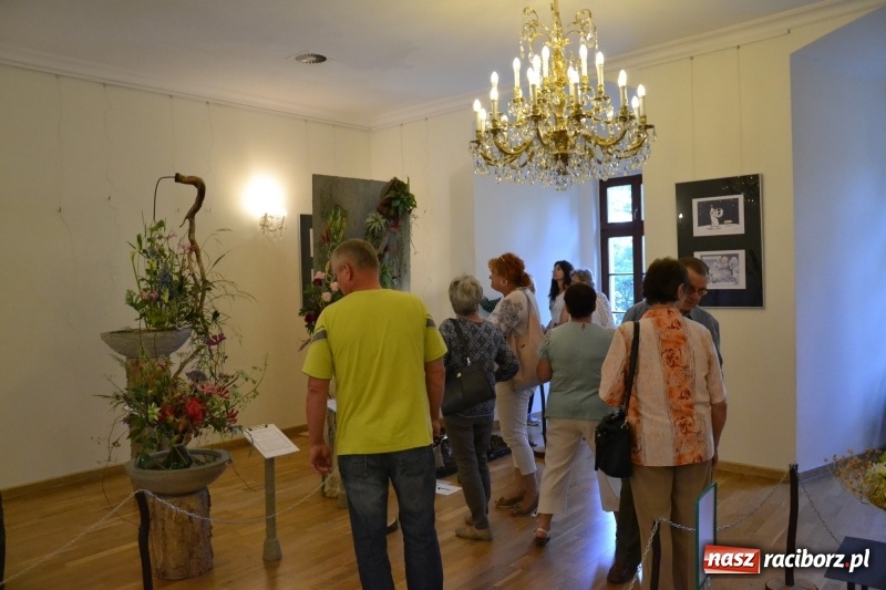 Zdjęcie w galerii na portalu naszraciborz.pl: III Krajowe Mistrzostwa Florystyczne Regionu Śląsko-Opolskiego - raciborzanin z nagrodą publiczności  wiadomości z regionu