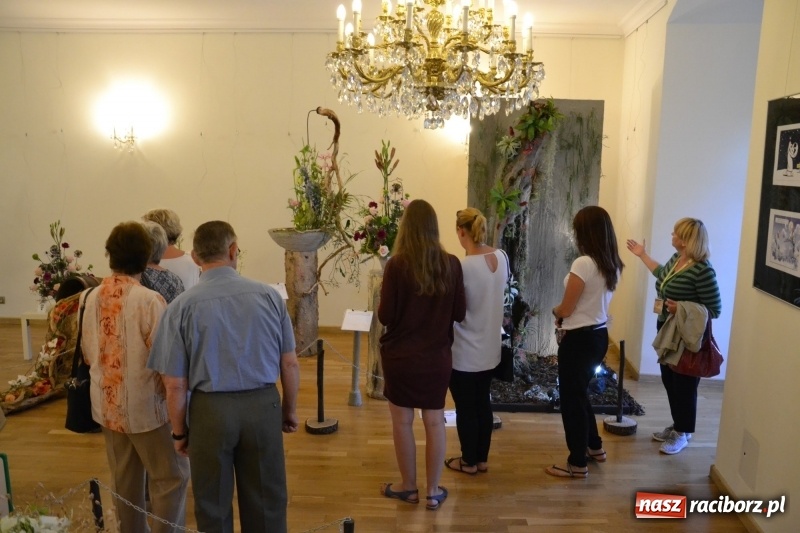 Zdjęcie w galerii na portalu naszraciborz.pl: III Krajowe Mistrzostwa Florystyczne Regionu Śląsko-Opolskiego - raciborzanin z nagrodą publiczności  wiadomości z regionu