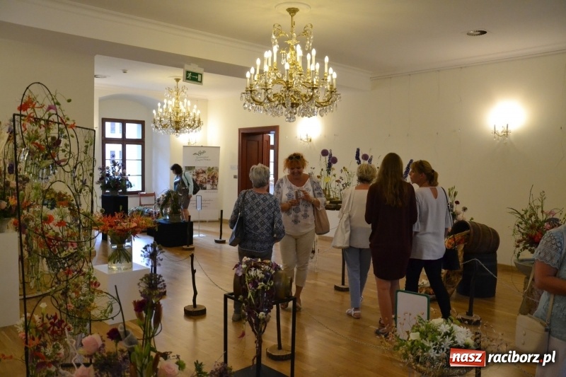 Zdjęcie w galerii na portalu naszraciborz.pl: III Krajowe Mistrzostwa Florystyczne Regionu Śląsko-Opolskiego - raciborzanin z nagrodą publiczności  wiadomości z regionu