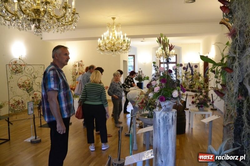 Zdjęcie w galerii na portalu naszraciborz.pl: III Krajowe Mistrzostwa Florystyczne Regionu Śląsko-Opolskiego - raciborzanin z nagrodą publiczności  wiadomości z regionu