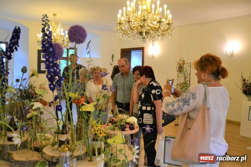 Zdjęcie w galerii na portalu naszraciborz.pl: III Krajowe Mistrzostwa Florystyczne Regionu Śląsko-Opolskiego - raciborzanin z nagrodą publiczności  wiadomości z regionu