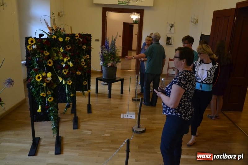 Zdjęcie w galerii na portalu naszraciborz.pl: III Krajowe Mistrzostwa Florystyczne Regionu Śląsko-Opolskiego - raciborzanin z nagrodą publiczności  wiadomości z regionu