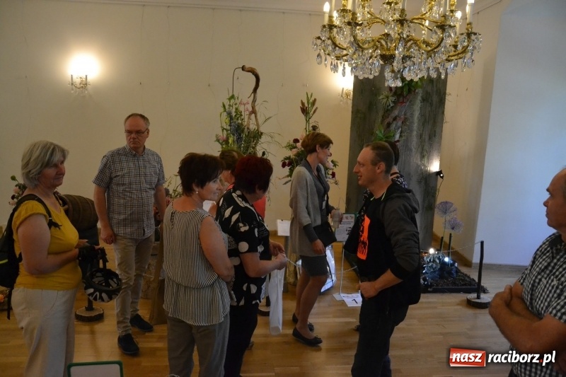 Zdjęcie w galerii na portalu naszraciborz.pl: III Krajowe Mistrzostwa Florystyczne Regionu Śląsko-Opolskiego - raciborzanin z nagrodą publiczności  wiadomości z regionu