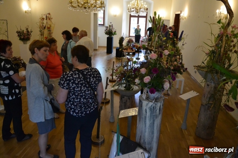 Zdjęcie w galerii na portalu naszraciborz.pl: III Krajowe Mistrzostwa Florystyczne Regionu Śląsko-Opolskiego - raciborzanin z nagrodą publiczności  wiadomości z regionu