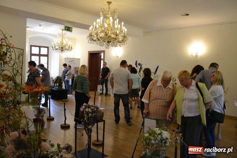 Zdjęcie w galerii na portalu naszraciborz.pl: III Krajowe Mistrzostwa Florystyczne Regionu Śląsko-Opolskiego - raciborzanin z nagrodą publiczności  wiadomości z regionu
