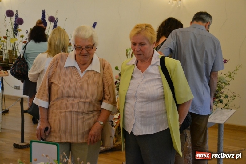 Zdjęcie w galerii na portalu naszraciborz.pl: III Krajowe Mistrzostwa Florystyczne Regionu Śląsko-Opolskiego - raciborzanin z nagrodą publiczności  wiadomości z regionu