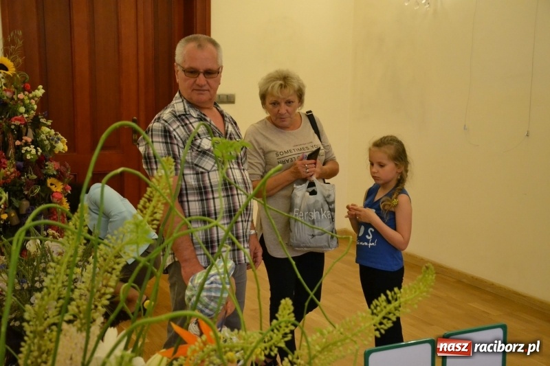 Zdjęcie w galerii na portalu naszraciborz.pl: III Krajowe Mistrzostwa Florystyczne Regionu Śląsko-Opolskiego - raciborzanin z nagrodą publiczności  wiadomości z regionu