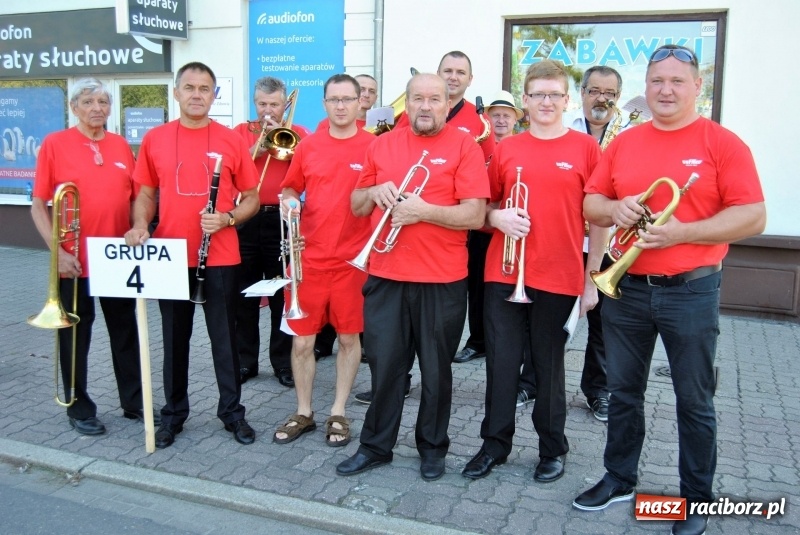 Zdjęcie w galerii na portalu naszraciborz.pl: III Rafako Półmaraton Racibórz - 500 zł dla najlepszej grupy dopingującej  wiadomości z regionu