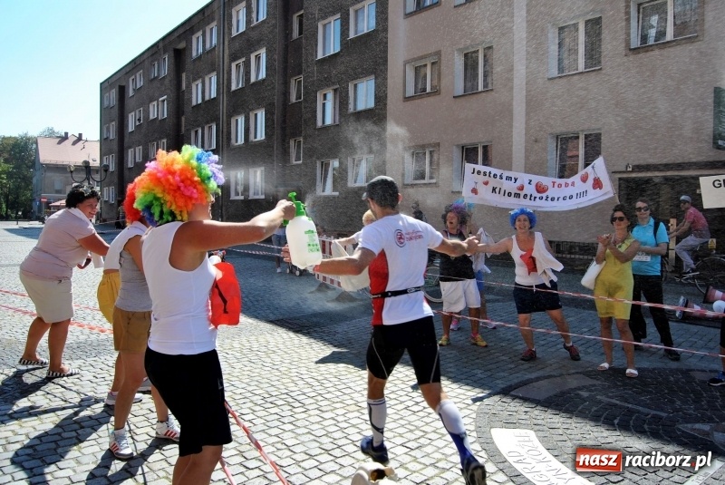 Zdjęcie w galerii na portalu naszraciborz.pl: III Rafako Półmaraton Racibórz - 500 zł dla najlepszej grupy dopingującej  wiadomości z regionu