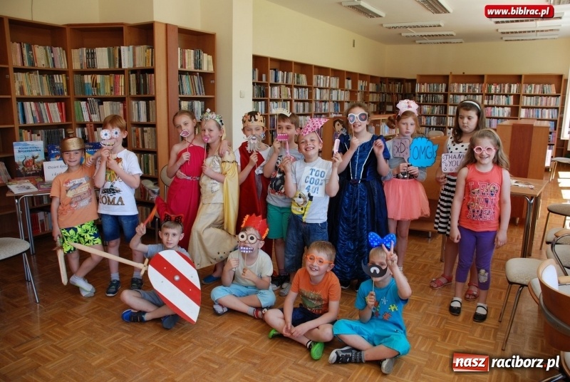 Zdjęcie w galerii na portalu naszraciborz.pl: Dzień Królewny i Królewicza w bibliotece w Ocicach wiadomości z regionu