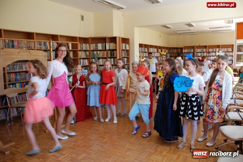 Zdjęcie w galerii na portalu naszraciborz.pl: Dzień Królewny i Królewicza w bibliotece w Ocicach wiadomości z regionu