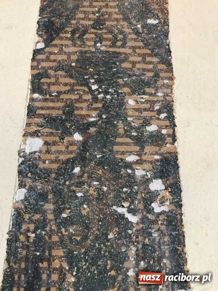 Zdjęcie w galerii na portalu naszraciborz.pl: Wnętrza starego sądu odzyskają blask. W dawnej sali posiedzeń odkryto freski wiadomości z regionu