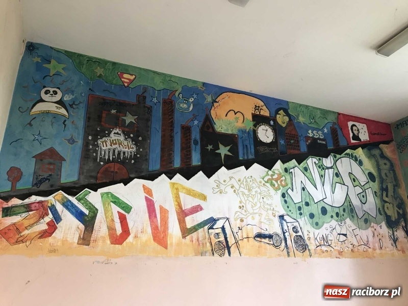 Zdjęcie w galerii na portalu naszraciborz.pl: Wnętrza starego sądu odzyskają blask. W dawnej sali posiedzeń odkryto freski wiadomości z regionu