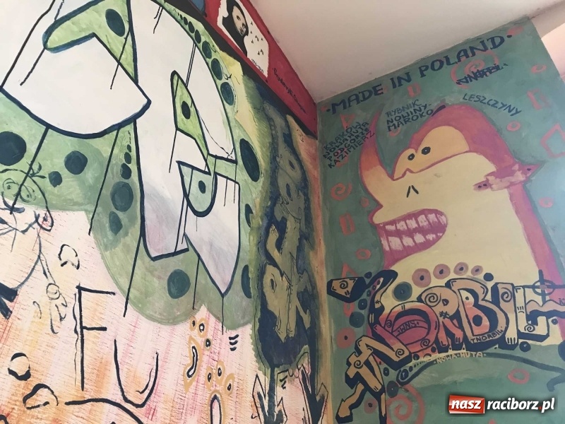 Zdjęcie w galerii na portalu naszraciborz.pl: Wnętrza starego sądu odzyskają blask. W dawnej sali posiedzeń odkryto freski wiadomości z regionu