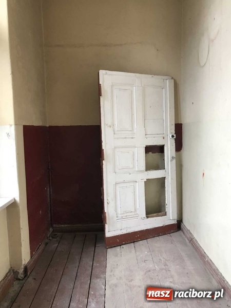 Zdjęcie w galerii na portalu naszraciborz.pl: Wnętrza starego sądu odzyskają blask. W dawnej sali posiedzeń odkryto freski wiadomości z regionu