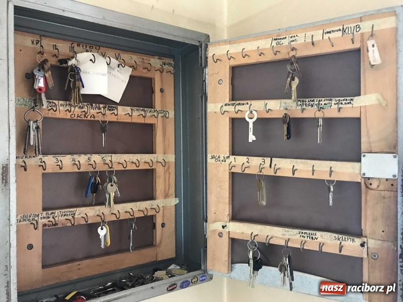 Zdjęcie w galerii na portalu naszraciborz.pl: Wnętrza starego sądu odzyskają blask. W dawnej sali posiedzeń odkryto freski wiadomości z regionu